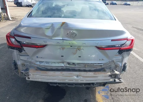 2025 Toyota Camry Le z USA, uszkodzony, nr VIN 4T1DAACK8SU516938